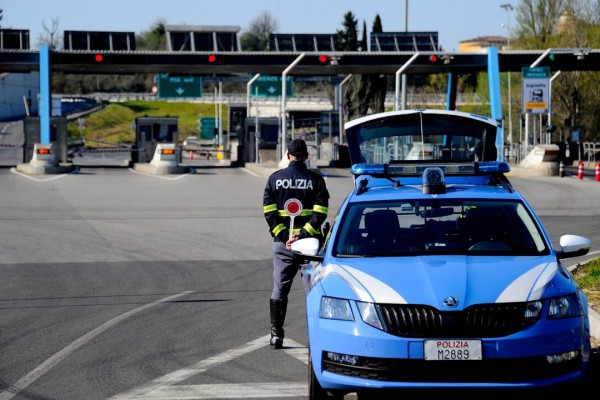 PALMA CAMPANIA: circola a bordo di veicolo rubato con targhe e carta di circolazione false e con telaio contraffatto, guai per un 37enne