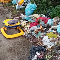 Montagna di San Gennaro devastata dai rifiuti: scatta l'allarme di un ambientalista