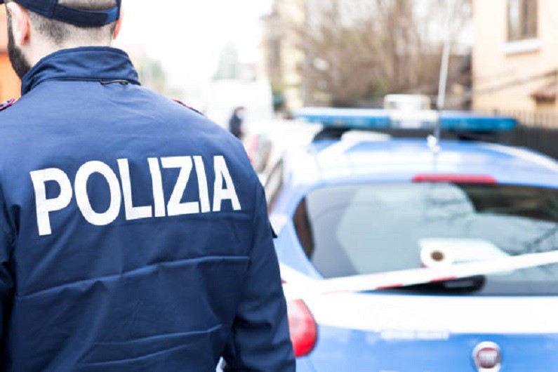 Sorpresa in casa con la droga. Arrestata dalla Polizia di Stato