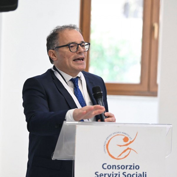 L’intelligenza artificiale nei servizi sociali: il modello del Consorzio A5 arriva fino in Cina
