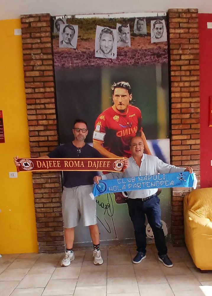 Roma e Napoli, il tifo si unisce nel segno di Totti