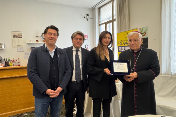 Il Vescovo di Nola incontra la comunità scolastica del Galilei