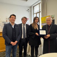 Il Vescovo di Nola incontra la comunità scolastica del Galilei