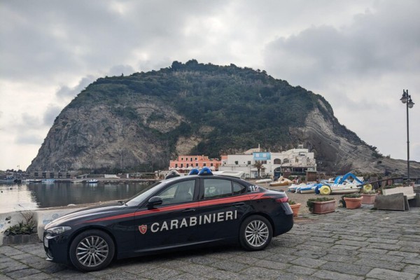 Ischia: Estate nel vivo. Controlli dei Carabinieri