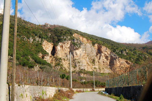 Sito di stoccaggio non autorizzato. Carabinieri sequestrano la Cava Ajello