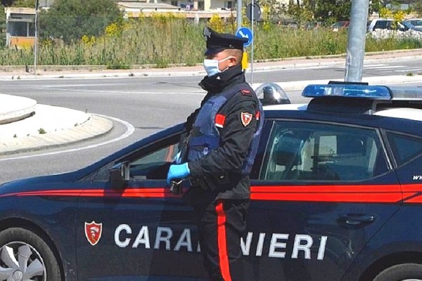 UNA PIANTAGIONE DI MARIJUANA NEL SUO TERRENO. INCENSURATO ARRESTATO DAI CARABINIERI