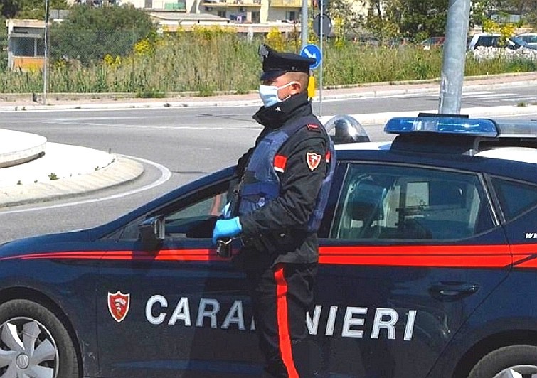 UNA PIANTAGIONE DI MARIJUANA NEL SUO TERRENO. INCENSURATO ARRESTATO DAI CARABINIERI