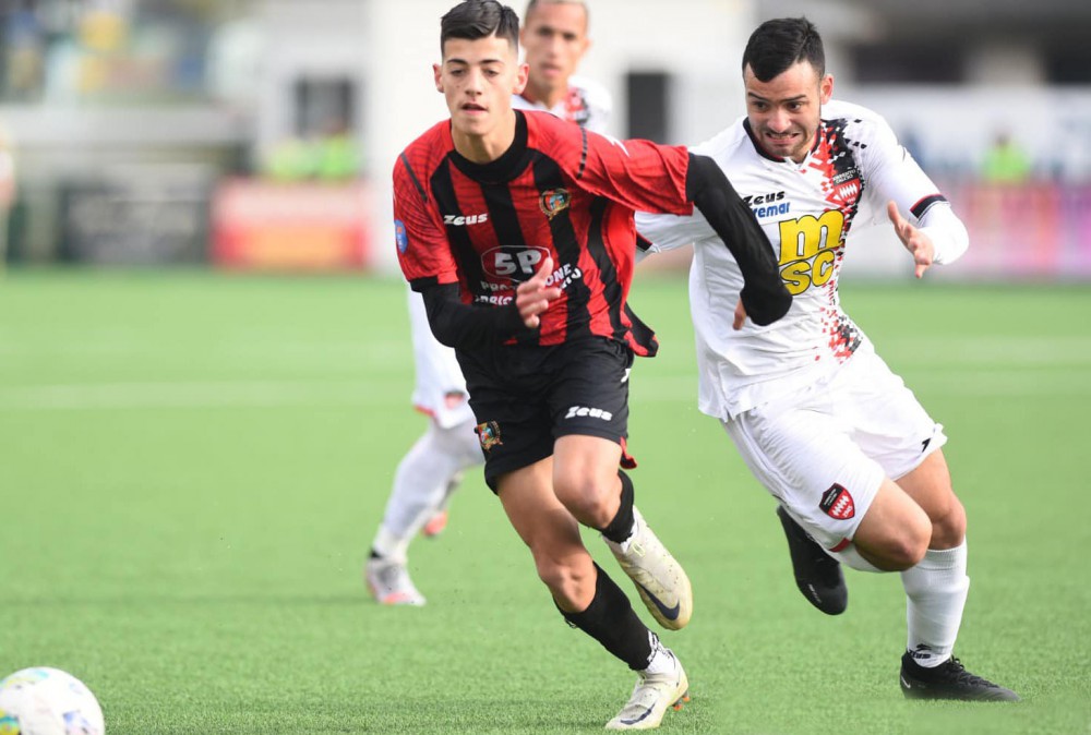 Pugliese stende la capolista Sorrento: il derby nel segno della Palmese