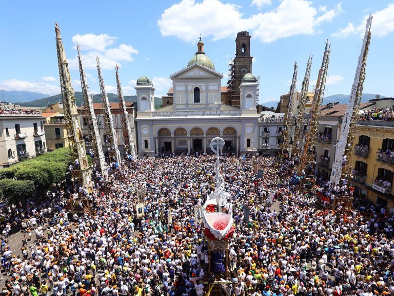 Per la prima volta le preghiere saliranno sulla Barca: Nola scrive un nuovo capitolo della Festa dei Gigli