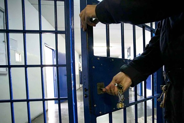 Rapina, furto e ricettazione: due finiscono in carcere