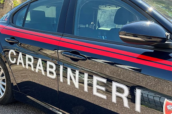 In auto con oltre 370mila euro in contante. Carabinieri denunciano 2 libici
