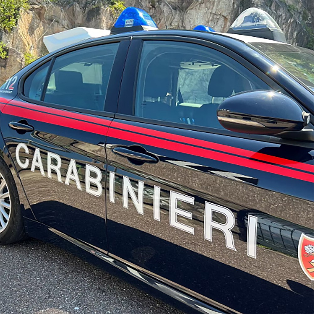 In auto con oltre 370mila euro in contante. Carabinieri denunciano 2 libici