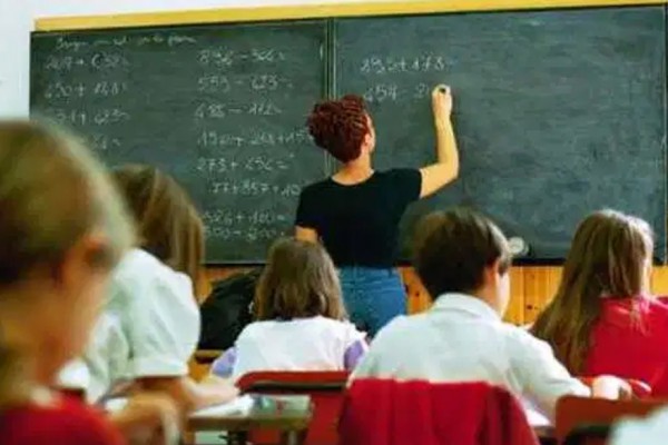 Palma Campania, il 2020 si chiude senza il ritorno in classe: a scuola dal 7 gennaio