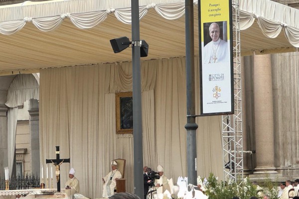 Papa Leone XIV a Pompei: una visita che segna l’inizio di un nuovo stile di pontificato
