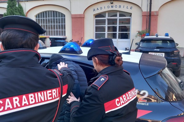 Smantellata centrale operativa delle truffe. Carabinieri eseguono misura per 8 persone
