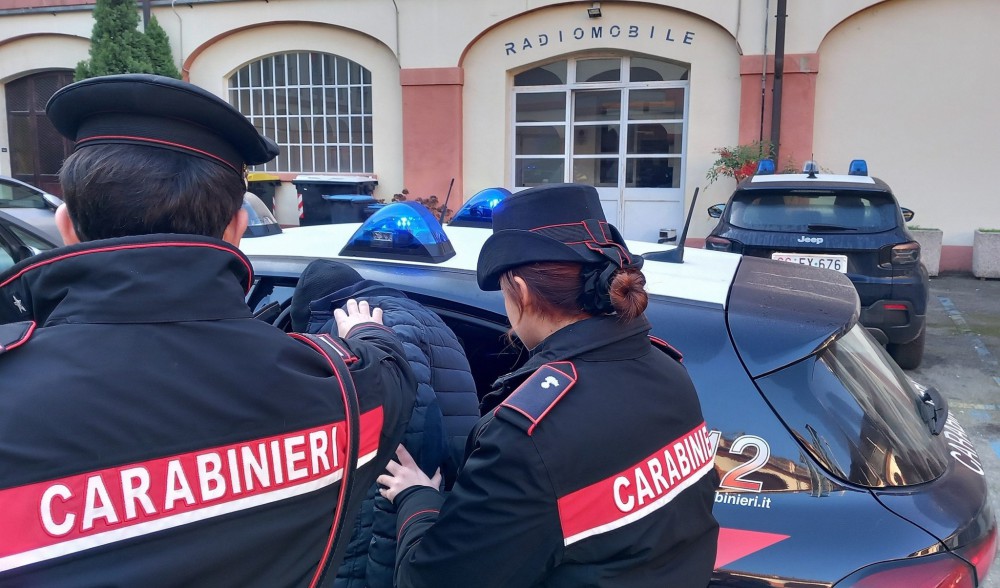 Smantellata centrale operativa delle truffe. Carabinieri eseguono misura per 8 persone