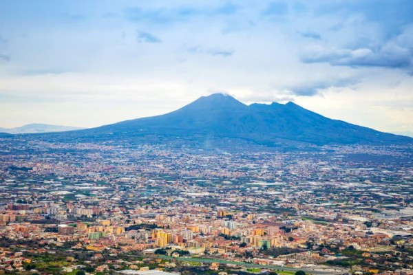 Scoperta a Pompei, non sono reperti ma droga, denaro e un fucile. 32enne in manette
