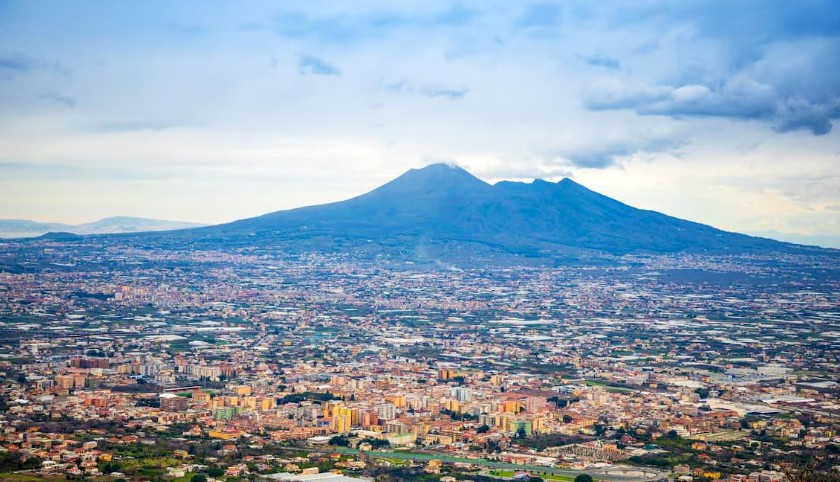 Scoperta a Pompei, non sono reperti ma droga, denaro e un fucile. 32enne in manette