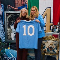 Maradona e il mito: il libro che restituisce al “genio” la sua passione accecante per il calcio