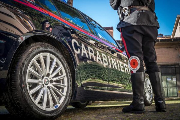 Camposano – Cimitile - San Vitaliano: Maresciallo libero dal servizio si accorge che 2 persone stanno rubando un’auto, arrestati