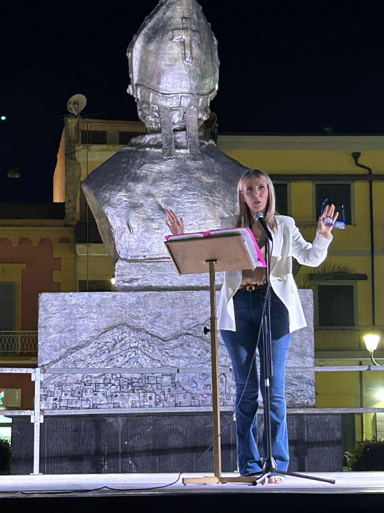 La Fiera di... Quann'ero piccerella: Stefania Guarracino incanta piazza Margherita