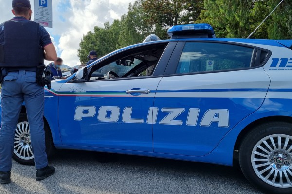 Polizia di Stato denuncia un uomo di 35 anni di cittadinanza rumena per intestazione fittizia di 82 veicoli
