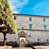 Truffa continuata, infedele patrocinio nonché di falsità materiale commessa da privato: avvocato del Foro di Nola finisce agli arresti domiciliari