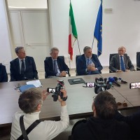 Terra dei Fuochi: firmato l'Accordo di collaborazione per la rimozione dei rifiuti abbandonati lungo le strade provinciali