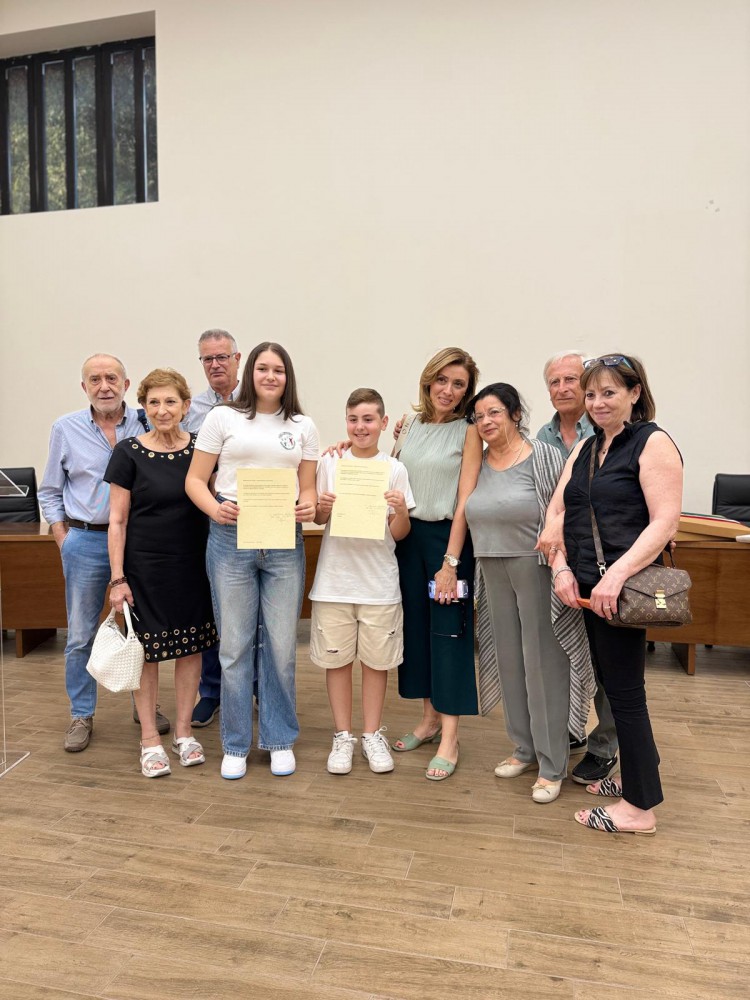 San Gennaro Vesuviano esalta gli studenti meritevoli: due borse di studio donate dagli eredi del direttore didattico Giuseppe Salvatore Nappo