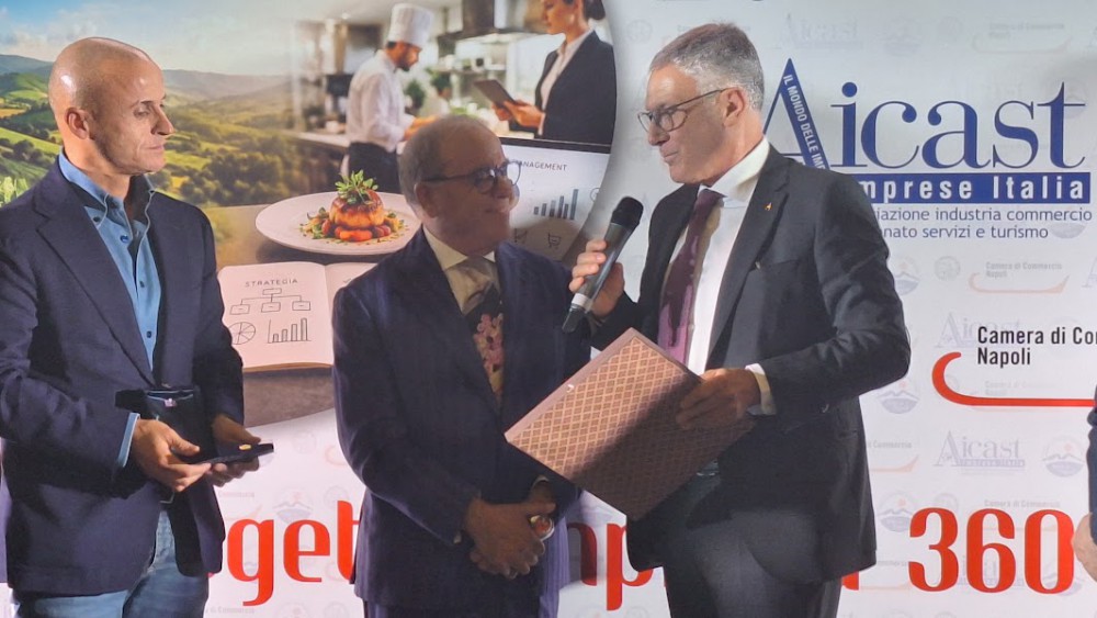 La Camera di Commercio di Napoli premia Michele Piccolo come eccellenza d’impresa per aver “umanizzato” il commercio