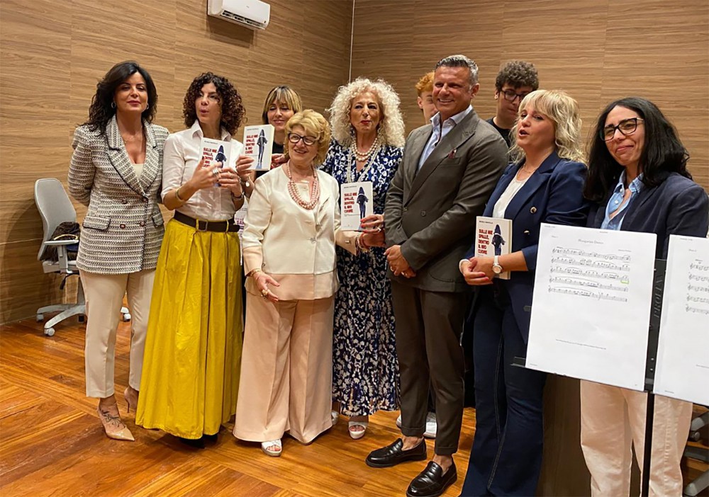 Cimitile applaude “Raccontami di TE”: il successo è l’amore per la vita che vince sul dolore