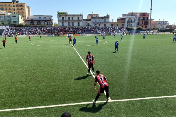 Malore sugli spalti per un tifoso rossonero: sospesa Palmese-Manfredonia