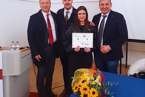 Il Liceo "Albertini" trionfa al Certamen Nolanum con la studentessa Maria Paola Trinchese