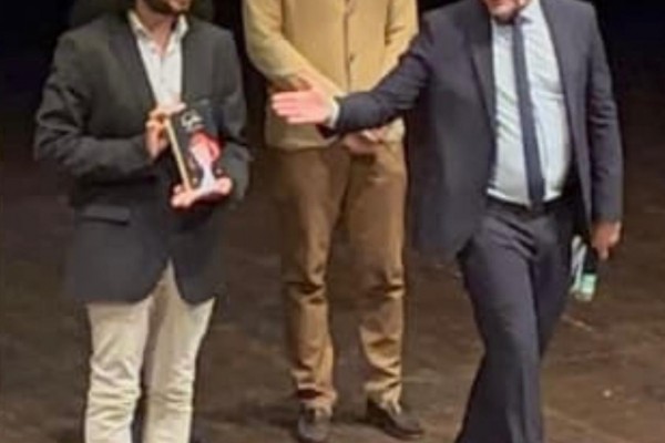 Elio Parascandalo premiato a Massa Carrara: Eccellenza Italiana per la poesia al Premio Internazionale Sandomenichino