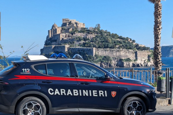 Ischia: coppia fermata sull’isola con carte di identità false