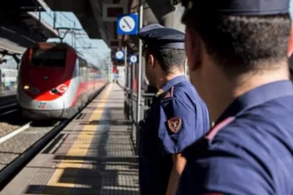 Operazione 'sicurezza' nelle stazioni: Polizia Ferroviaria in azione durante le vacanze