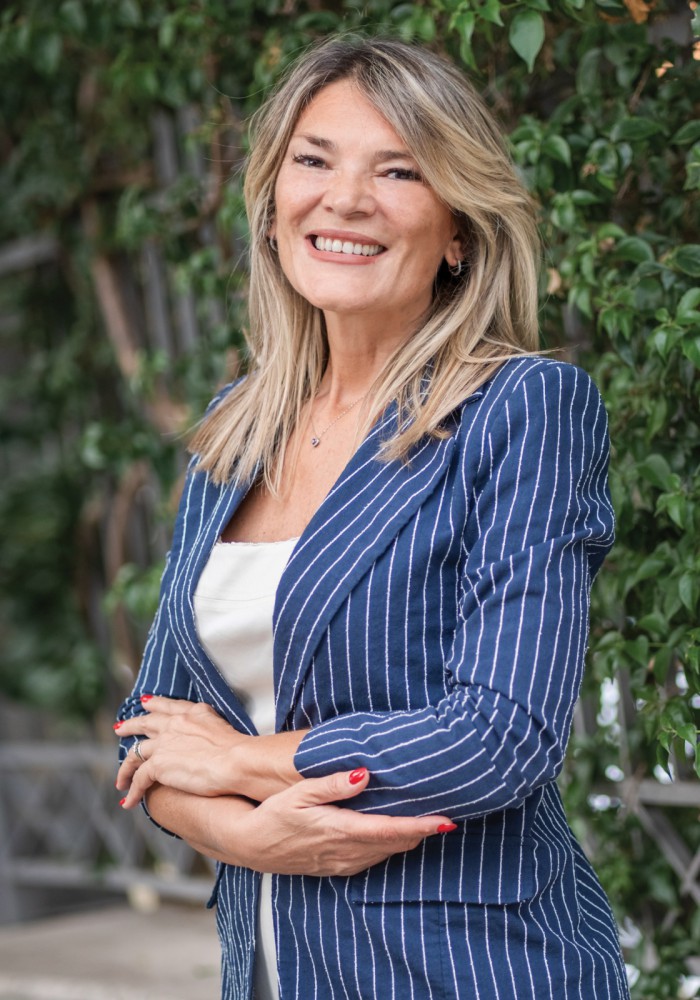 Angela Giugliano (AvS): “Due docenti per classe nelle scuole più fragili. La Campania sia laboratorio di innovazione educativa”