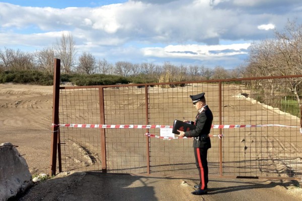 PALMA CAMPANIA: discarica abusiva in un terreno della regione e della città metropolitana. Carabinieri denunciano 2 persone