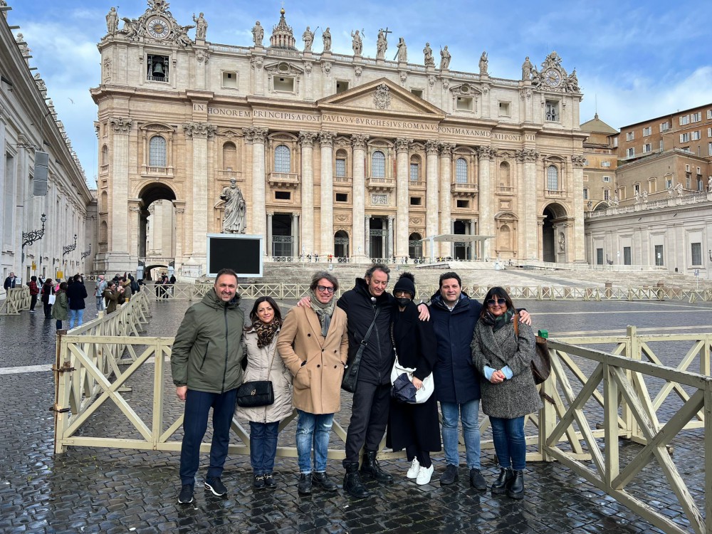 Palma Campania prega San Giovanni Paolo II per la Pace: un gruppo di fedeli in visita alla sua tomba nel giorno in cui si ricorda la sua scomparsa