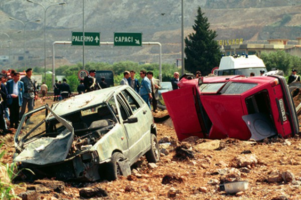 La strage di Capaci: il 23 maggio di 34 anni fa l'attentato mortale a Giovanni Falcone