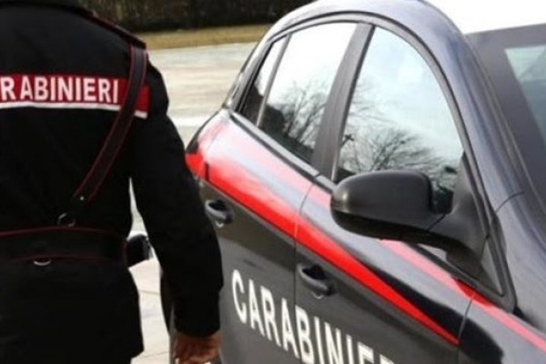 Rapina e fuga in autobus: due giovani arrestati dai Carabinieri