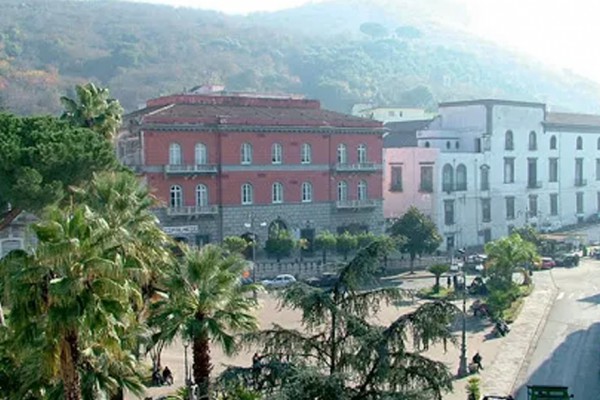 Arrivano le Sirene a Piazza De Martino