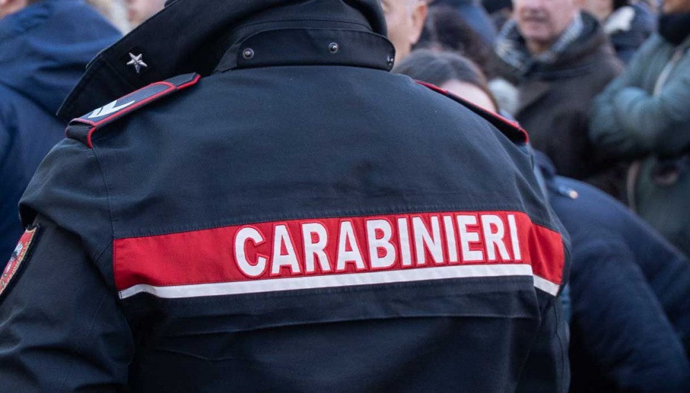 Striano, "Finger Gun" per non pagare l'affittacamere: 28enne di San Gennaro Vesuviano denunciato dai Carabinieri