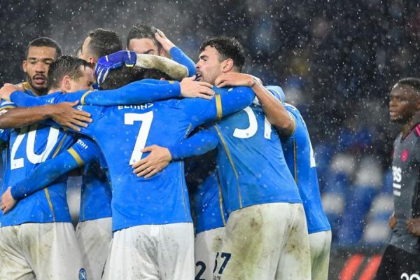 Il Napoli dà garanzie in Europa, riparte la caccia al primato in campionato