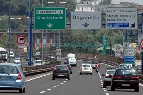 Ladra in Tangenziale intercettata dalla Polizia Stradale