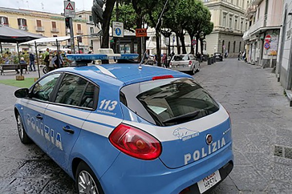 Nasconde droga in casa. Tratto in arresto dalla Polizia di Stato