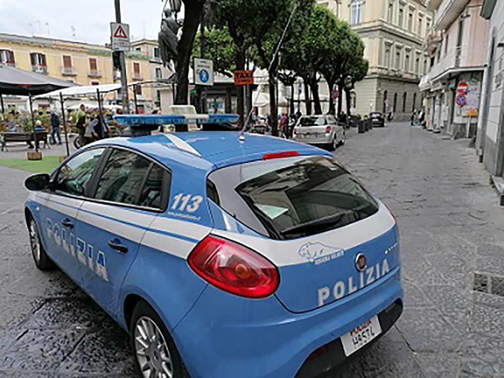 Nasconde droga in casa. Tratto in arresto dalla Polizia di Stato