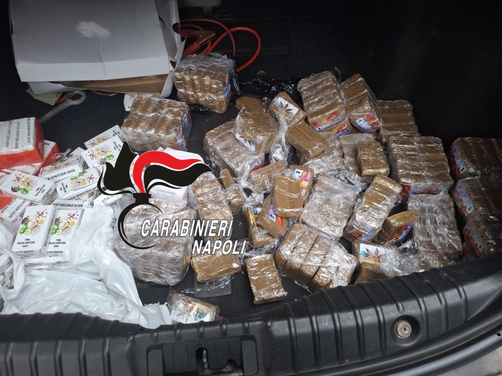 Ventisette chili di hashish nel portabagagli, 42enne arrestato dai Carabinieri