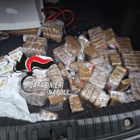 Ventisette chili di hashish nel portabagagli, 42enne arrestato dai Carabinieri