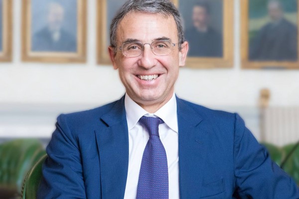La nuova sfida del generale Sergio Costa: l'ex ministro candidato con il M5S nel collegio uninominale di Fuorigrotta